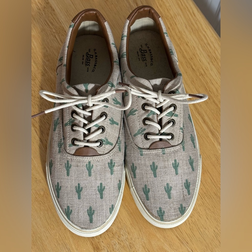 G.H. Bass Co cactus shoes size 8.5